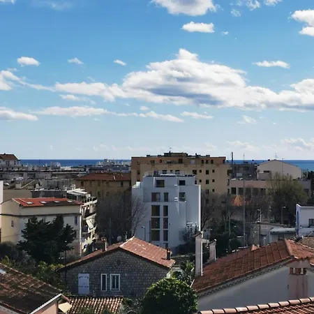 Bright 1-bedroom 'les Alizees' With Air Conditioning And Parking Appartement Juan-les-Pins